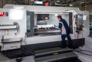 OY Shop VF9 CNC Machine